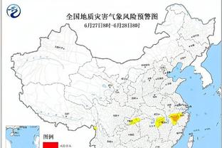 锋卫摇摆人！罗梅罗进攻时顶到中锋位置，防守时又退回到中卫